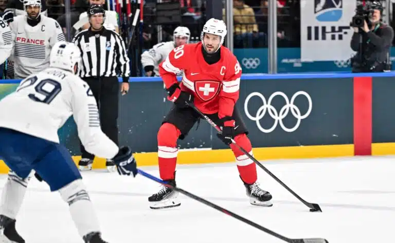 Olympiakiekko: Jukka Jalosen Italia Leijonien kitaan puolivälierään? - Sveitsi joutuu ahtaalle Olympiakiekko: Jukka Jalosen Italia Leijonien kitaan puolivälierään? – Sveitsi joutuu ahtaalle