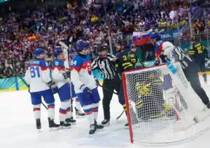 Olympiakiekko: Kesyttääkö Slovakia Leon Draisaitlin? - jättiyllättäjä etenee välieriin Olympiakiekko: Kesyttääkö Slovakia Leon Draisaitlin? – jättiyllättäjä etenee välieriin