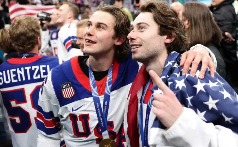 Näkökulma: Häpeällinen loppu – Kanadan päävalmentajakin päätyi Siniviivan kannalle: "Eri laji" Näkökulma: Häpeällinen loppu – Kanadan päävalmentajakin päätyi Siniviivan kannalle: ”Eri laji”