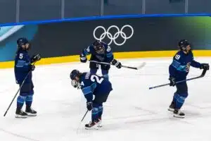 Näkökulma: Kukaan ei ymmärrä naisurheilijoiden uhrauksia – kiitokseksi läjä sitä itseään