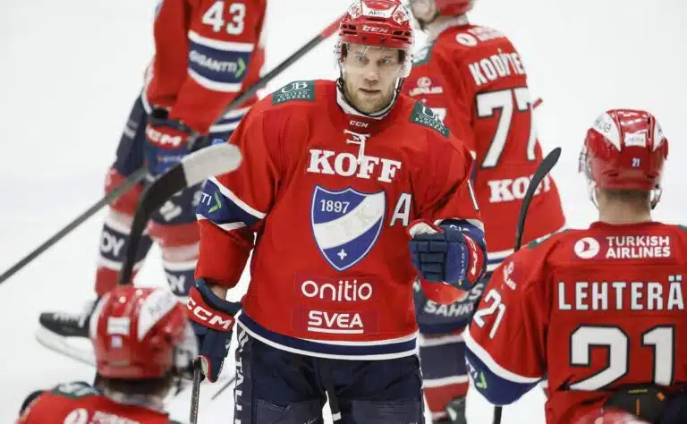 Liigan pudotuspelit: HIFK jatkoon maalirikkaasta ottelusarjasta?