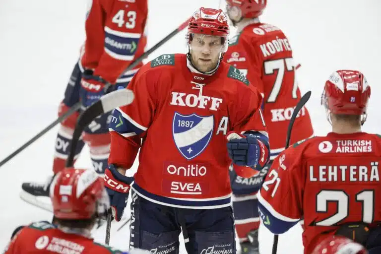Liigan pudotuspelit: HIFK jatkoon maalirikkaasta ottelusarjasta?