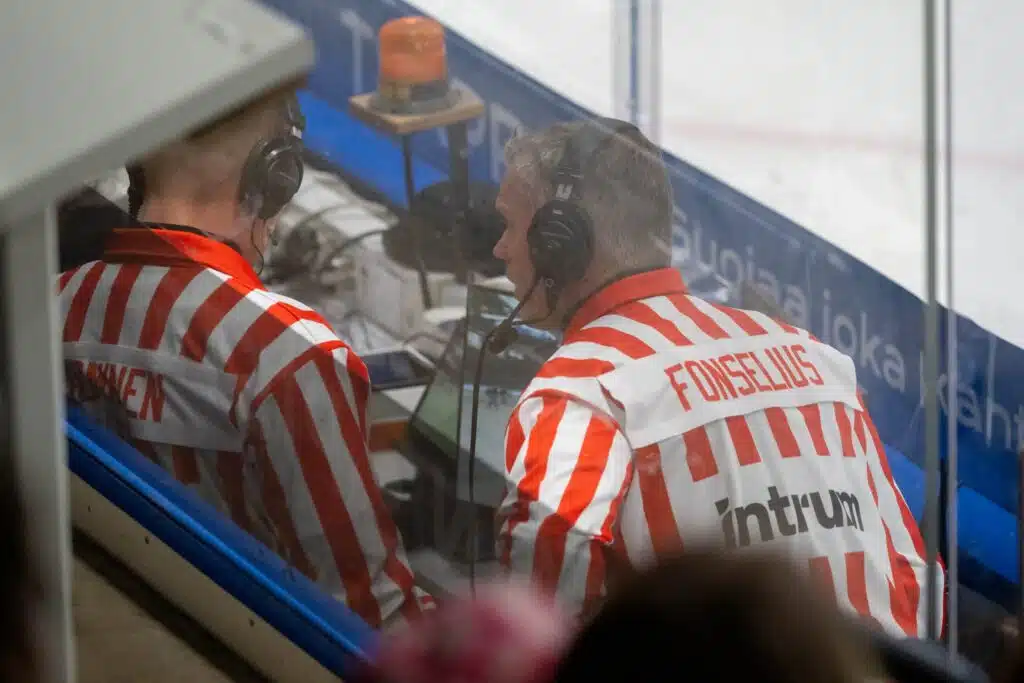 Siniviiva paljastaa: Liigapomo puhuu pehmoisia – Liiga saa joukkueet ja tuomarit näyttämään idiooteilta Siniviiva paljastaa: Liigapomo puhuu pehmoisia – Liiga saa joukkueet ja tuomarit näyttämään idiooteilta