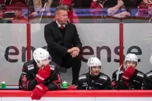 Ässien päävalmentaja Jarno Pikkarainen