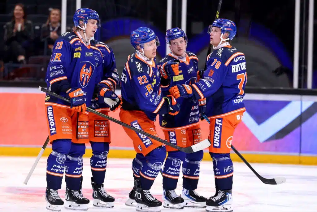 Ismo Lehkonen koki Tapparaa vastaan nöyryytyksen, jota ei unohda – "Se saamarin typerä laulu" Tappara juhlii maalia SM-liigassa